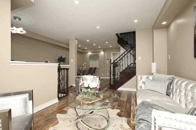 52 Oban Rd, House attached with 3 bedrooms, 3 bathrooms and 2 parking in Brampton ON | Image 2