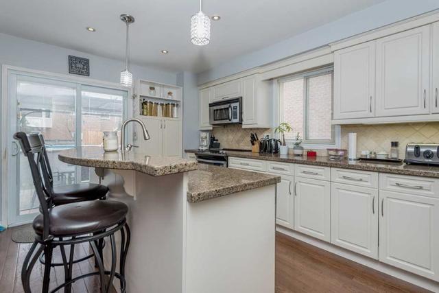 184 Kozlov St, House detached with 3 bedrooms, 2 bathrooms and 3 parking in Barrie ON | Image 7