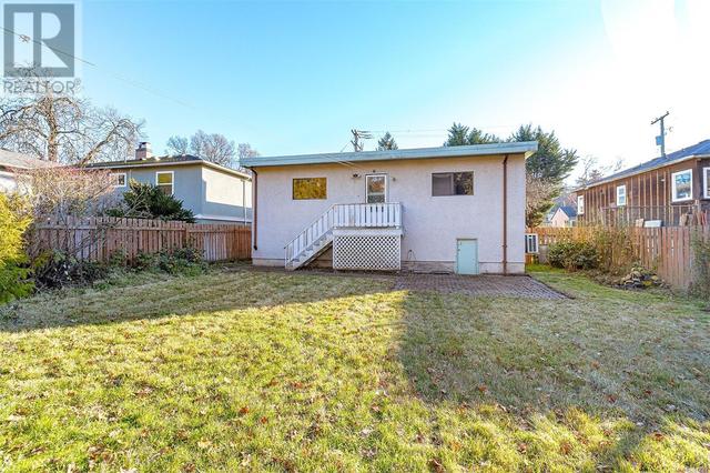 1356 Finlayson St, House detached with 3 bedrooms, 1 bathrooms and 2 parking in Victoria BC | Image 23