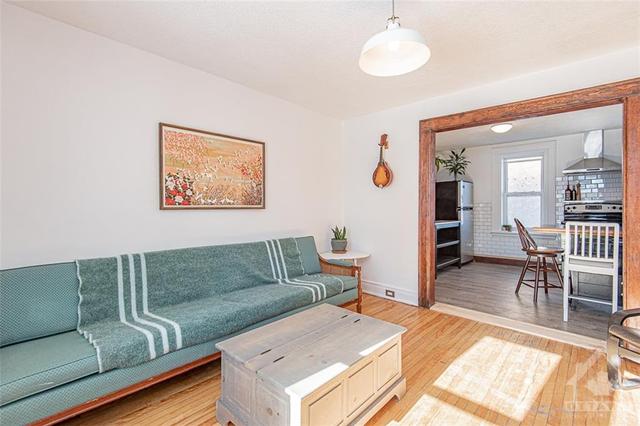 981 Gladstone Avenue, Townhouse with 2 bedrooms, 1 bathrooms and 2 parking in Ottawa ON | Image 5