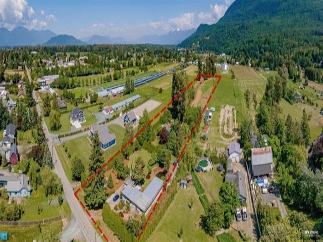 4120 Stewart Road, House detached with 6 bedrooms, 6 bathrooms and null parking in Chilliwack BC | Card Image