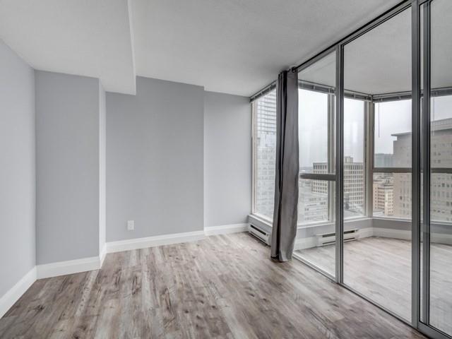 2306 - 55 Centre Ave, Condo with 2 bedrooms, 2 bathrooms and 1 parking in Toronto ON | Image 17