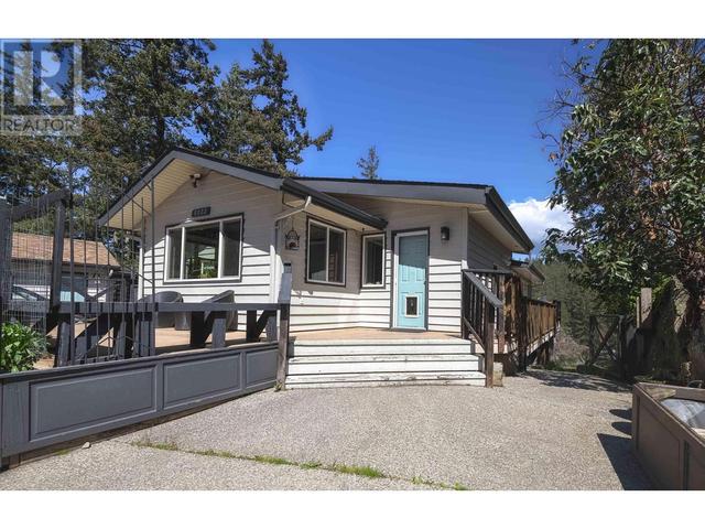 5032 Sherman Lane, House detached with 2 bedrooms, 3 bathrooms and 8 parking in Sunshine Coast B BC | Image 2