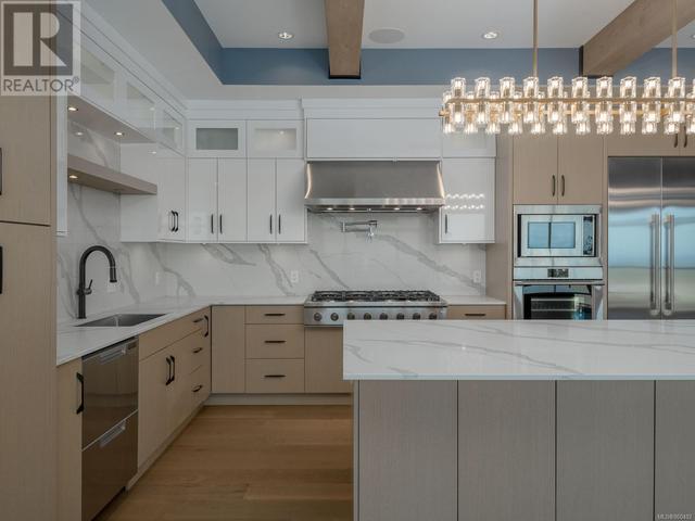 Kitchen with all built in high end appliances | Image 35