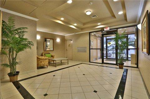 404 - 50 Port St E, Condo with 2 bedrooms, 2 bathrooms and 1 parking in Mississauga ON | Image 2