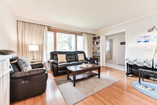 toronto - 60 Beacham Cres, House detached with 4 bedrooms, 2 bathrooms and 5 parking in Toronto ON | Image 22