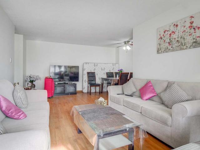 1006 - 4 Kings Cross Rd, Condo with 2 bedrooms, 1 bathrooms and 2 parking in Brampton ON | Image 2