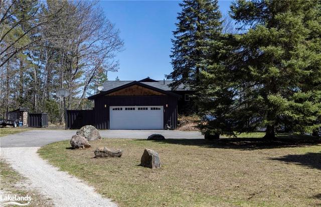 1215 Ronville Road, House detached with 6 bedrooms, 3 bathrooms and 8 parking in Lake of Bays ON | Image 45