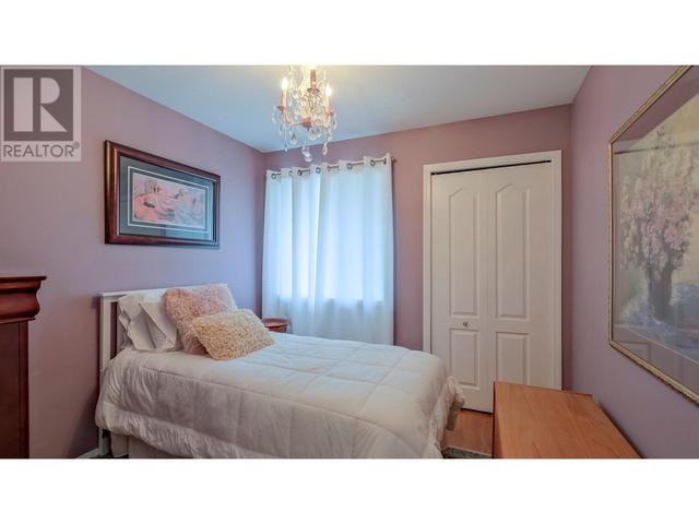 152 - 3153 Paris Street, House attached with 3 bedrooms, 2 bathrooms and 2 parking in Penticton BC | Image 2