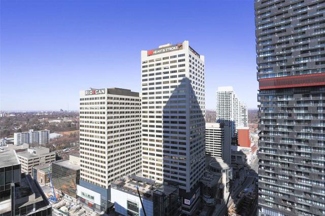 2410 - 2221 Yonge St, Condo with 1 bedrooms, 2 bathrooms and 0 parking in Toronto ON | Image 4