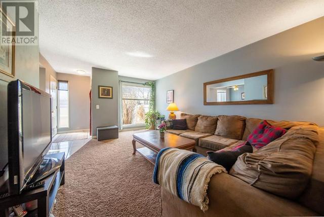 70, - 14736 Deerfield Drive Se, House attached with 2 bedrooms, 1 bathrooms and 2 parking in Calgary AB | Image 5