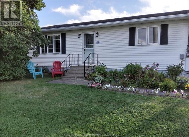 47 Gary Ave, House detached with 2 bedrooms, 1 bathrooms and null parking in Shediac P NB | Image 2