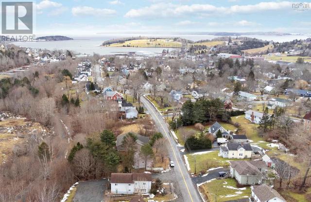 66 Maple Avenue, House other with 0 bedrooms, 0 bathrooms and null parking in Lunenburg NS | Image 2