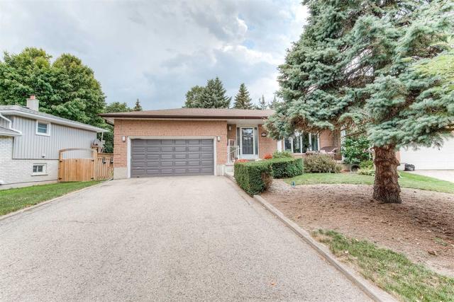 126 Pinebrook Pl, House detached with 3 bedrooms, 2 bathrooms and 8 parking in Waterloo ON | Image 1
