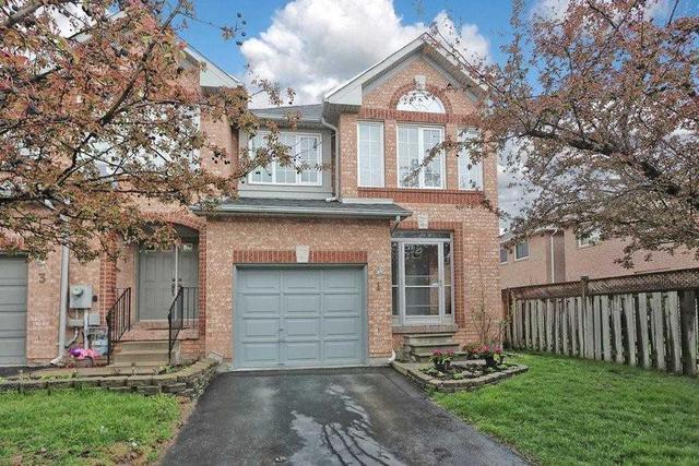 1 Sinclair Crt, Townhouse with 3 bedrooms, 3 bathrooms and 1 parking in Brampton ON | Image 1