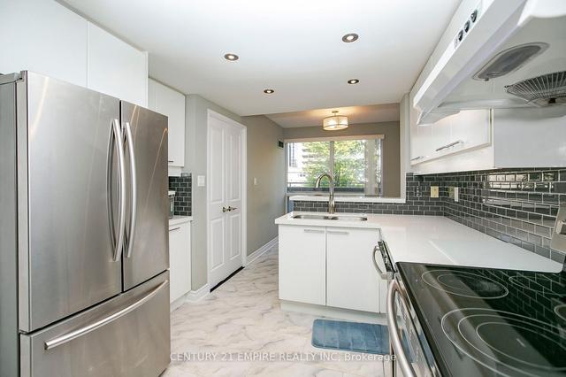 207-18 Hollywood Ave, Toronto, ON, M2N6P5 | Card Image