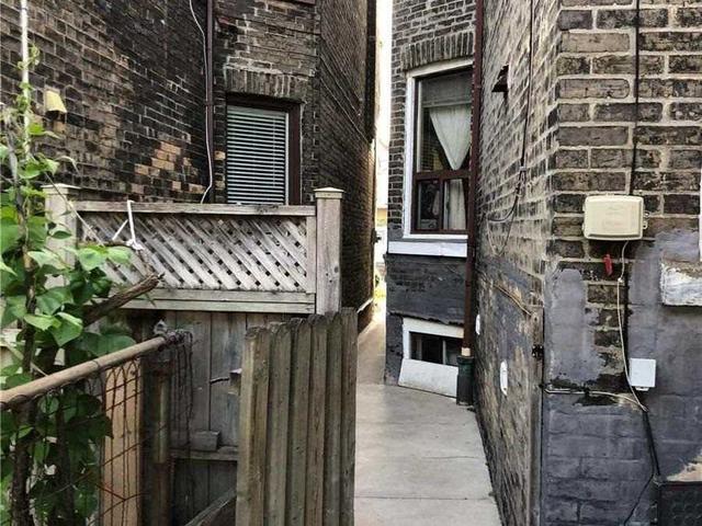 423 Ossington Ave, House attached with 3 bedrooms, 2 bathrooms and 2 parking in Toronto ON | Image 9