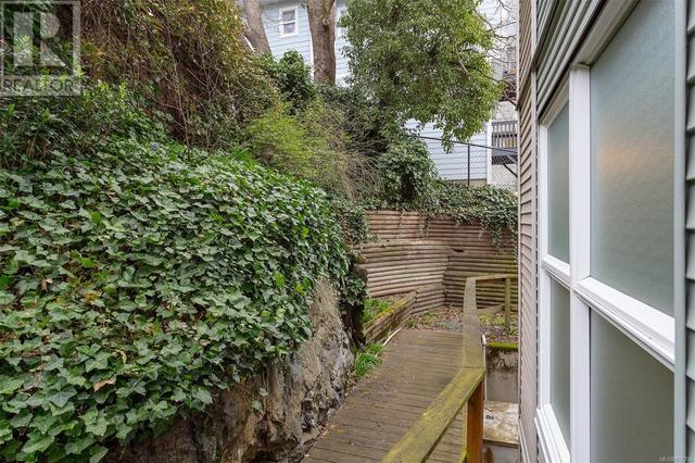 201 - 1201 Hillside Ave, Condo with 2 bedrooms, 2 bathrooms and 1 parking in Victoria BC | Image 26