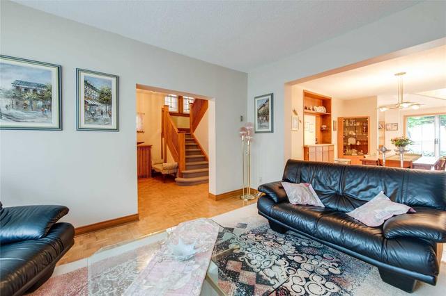 93 Constance St, House detached with 4 bedrooms, 2 bathrooms and 1 parking in Toronto ON | Image 25