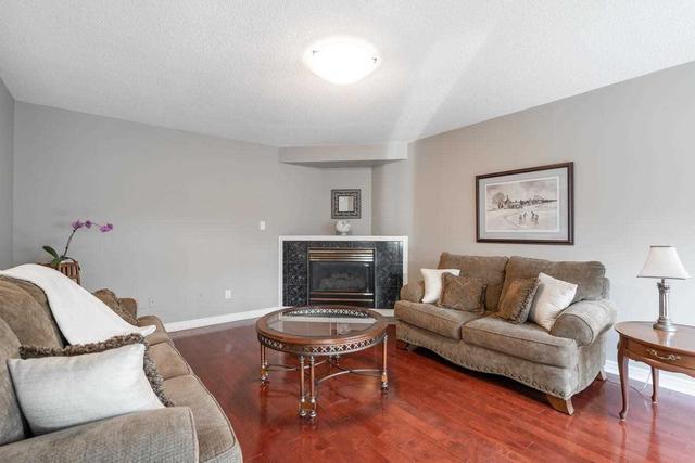 6363 Alderwood Tr, House detached with 3 bedrooms, 4 bathrooms and 5 parking in Mississauga ON | Image 3