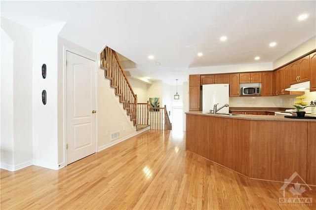 115 Parkrose Private, Townhouse with 3 bedrooms, 3 bathrooms and 2 parking in Ottawa ON | Image 8