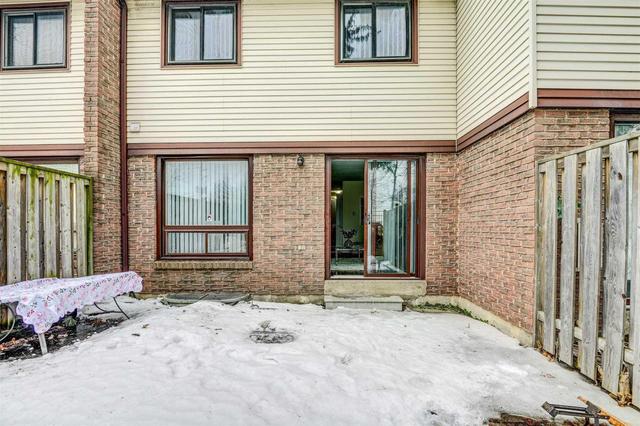 40 Mccallum Crt, Townhouse with 3 bedrooms, 3 bathrooms and 1 parking in Brampton ON | Image 20