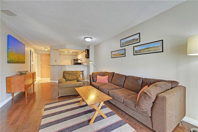 1002 - 24 Wellesley St W, Condo with 1 bedrooms, 2 bathrooms and 1 parking in Toronto ON | Image 4