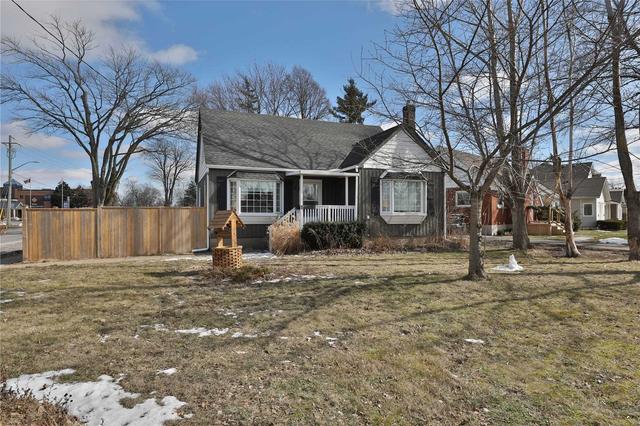 4820 Portage Rd, House detached with 2 bedrooms, 2 bathrooms and 4 parking in Niagara Falls ON | Image 1