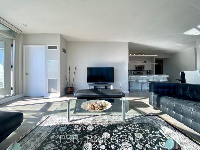 1009 - 35 Mariner Terr, Condo with 2 bedrooms, 2 bathrooms and 1 parking in Toronto ON | Image 32