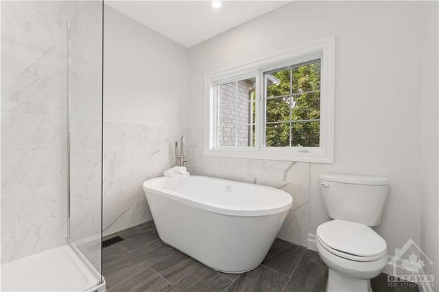 1932 Montclair Avenue, House detached with 6 bedrooms, 4 bathrooms and 6 parking in Ottawa ON | Image 17