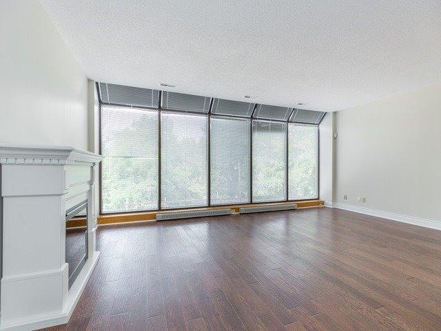 Upper - 388 Parliament St, House detached with 2 bedrooms, 2 bathrooms and 1 parking in Toronto ON | Image 13
