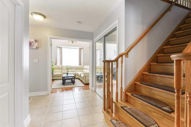 1645 Gowling Terr, House semidetached with 3 bedrooms, 4 bathrooms and 3 parking in Milton ON | Image 9
