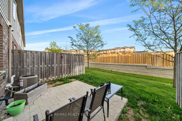 19 Kingsbury Sq, Townhouse with 3 bedrooms, 3 bathrooms and 2 parking in Guelph ON | Image 22