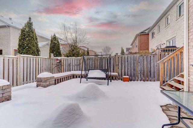 135 Four Seasons Cres, House semidetached with 3 bedrooms, 3 bathrooms and 3 parking in East Gwillimbury ON | Image 20