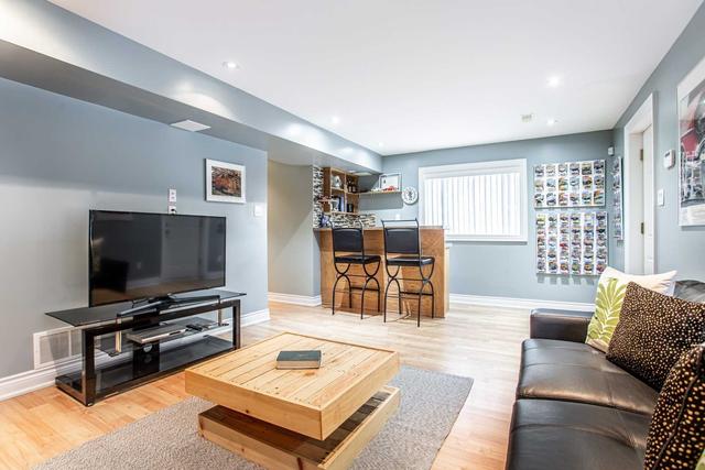 17 Gotham Crt, House semidetached with 3 bedrooms, 3 bathrooms and 7 parking in Toronto ON | Image 18