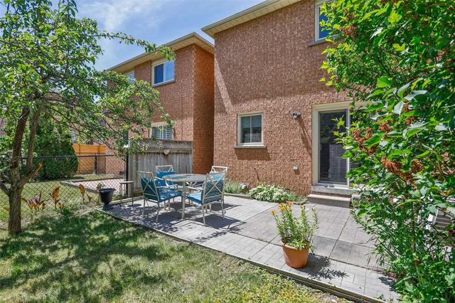 15 Louana Cres, Townhouse with 3 bedrooms, 3 bathrooms and 3 parking in Vaughan ON | Image 33
