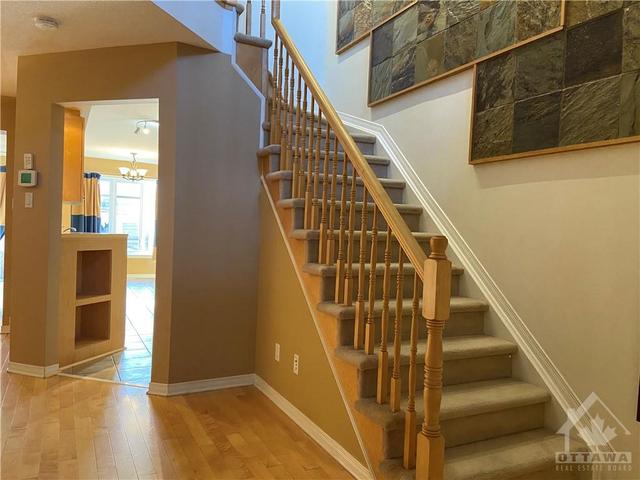 288 Goldridge Drive, Townhouse with 3 bedrooms, 3 bathrooms and 3 parking in Ottawa ON | Image 4