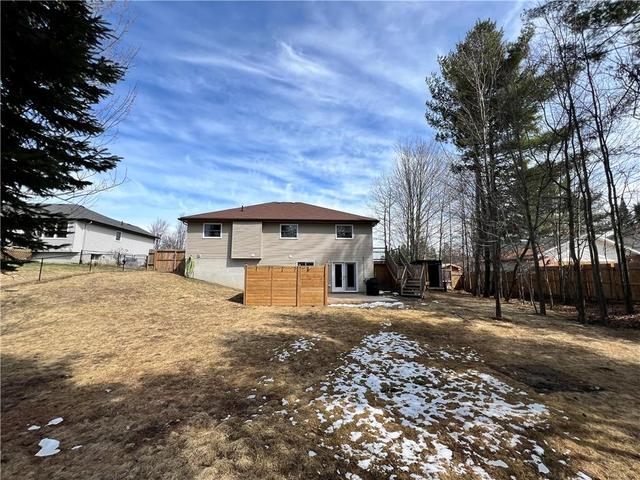 229 Oriole Crescent, House detached with 4 bedrooms, 3 bathrooms and 6 parking in Petawawa ON | Image 27