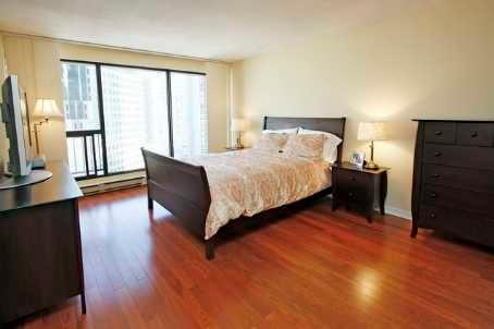 1613 - 55 Harbour Sq, Condo with 2 bedrooms, 2 bathrooms and 1 parking in Toronto ON | Image 6