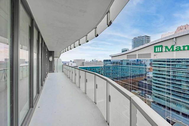 2209 - 197 Yonge St, Condo with 3 bedrooms, 2 bathrooms and 1 parking in Toronto ON | Image 10