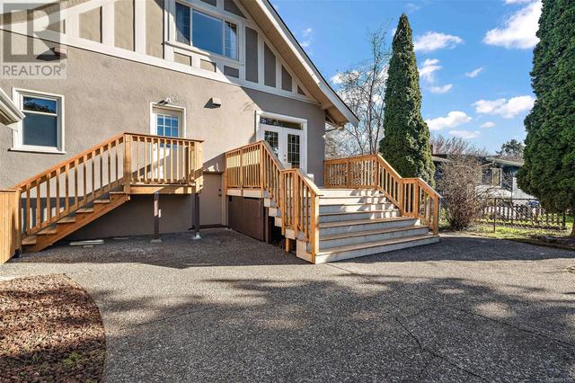 1734 Lulie St, House detached with 5 bedrooms, 3 bathrooms and 3 parking in Oak Bay BC | Image 29