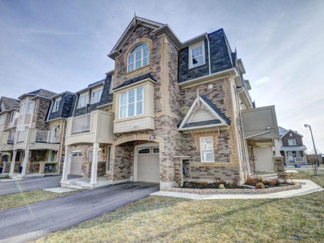 40 Suitor Crt, House attached with 2 bedrooms, 3 bathrooms and 3 parking in Milton ON | Image 1