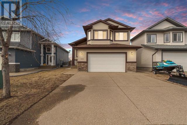 232 Fireweed Crescent, House detached with 5 bedrooms, 3 bathrooms and 4 parking in Wood Buffalo AB | Image 1