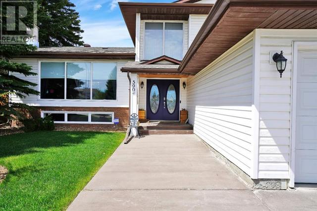 5904 56 Street, House detached with 5 bedrooms, 3 bathrooms and 2 parking in Rocky Mountain House AB | Image 3