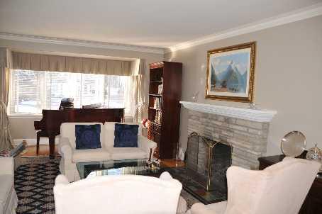 7 Barbara Cres, House detached with 4 bedrooms, 5 bathrooms and 2 parking in Toronto ON | Image 2