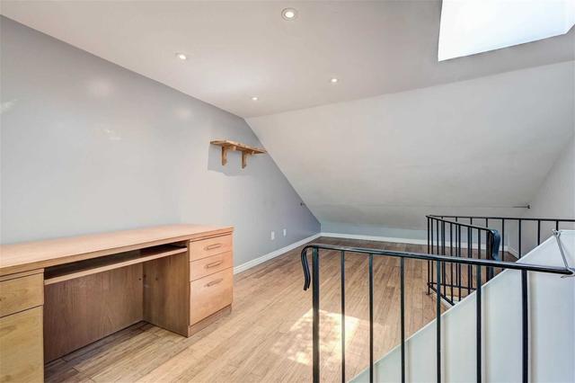 14 Kensington Pl, House attached with 3 bedrooms, 2 bathrooms and 0 parking in Toronto ON | Image 25