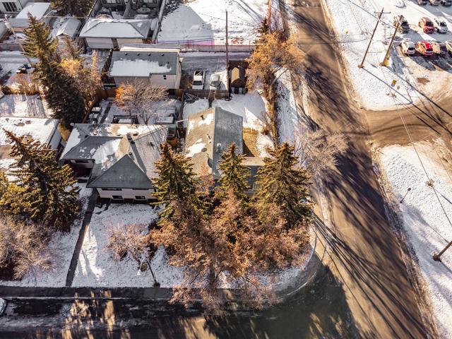 2139 51 Avenue Sw, House detached with 5 bedrooms, 2 bathrooms and 2 parking in Calgary AB | Image 10