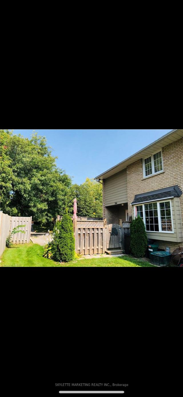 264 Homestead Cres, Townhouse with 3 bedrooms, 2 bathrooms and 1 parking in London ON | Image 26