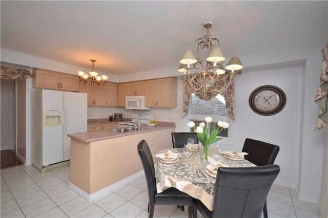28 Courtsfield Cres, House detached with 4 bedrooms, 4 bathrooms and 4 parking in Brampton ON | Image 5