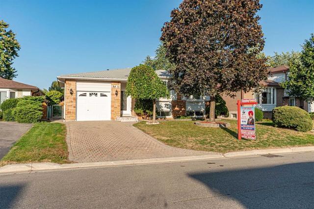 58 Farmington Dr, House detached with 3 bedrooms, 2 bathrooms and 4 parking in Brampton ON | Image 1